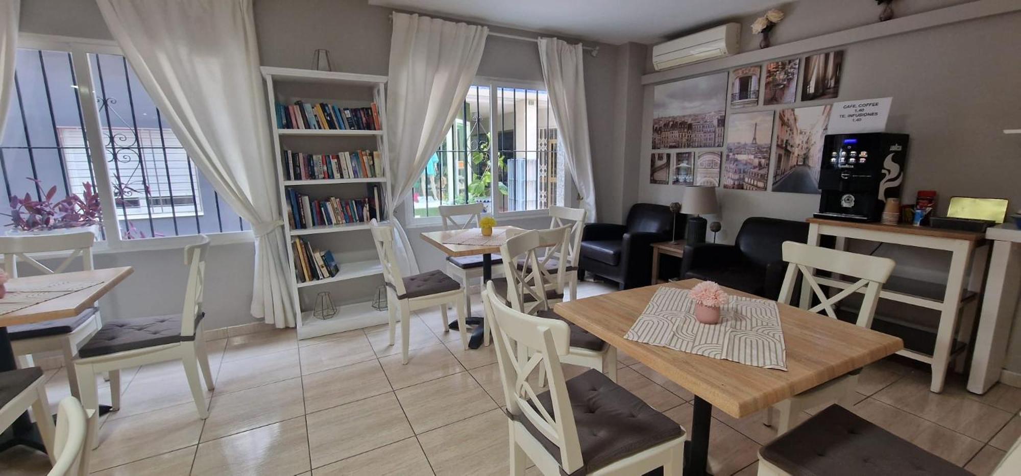 Hotel Marbella Фуeнхирола Екстериор снимка