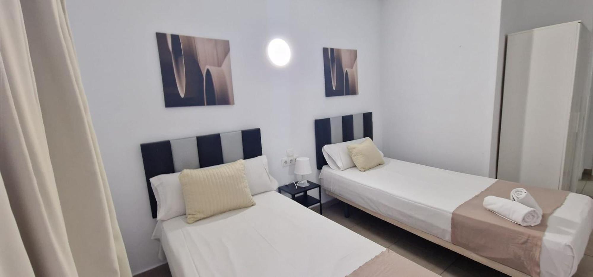 Hotel Marbella Фуeнхирола Екстериор снимка