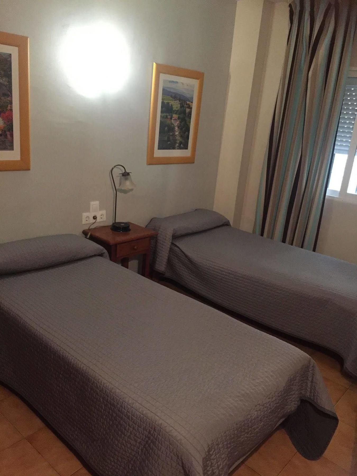 Hotel Marbella Фуeнхирола Екстериор снимка