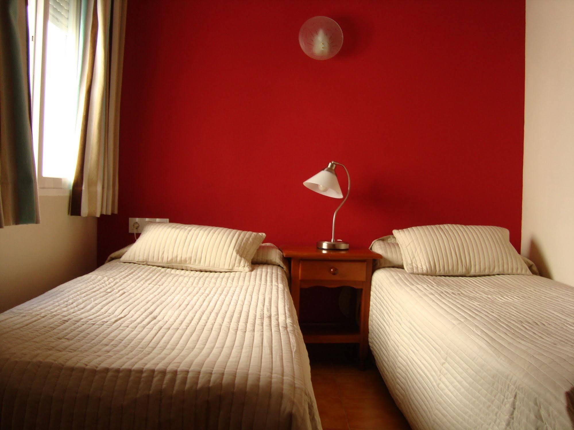 Hotel Marbella Фуeнхирола Екстериор снимка