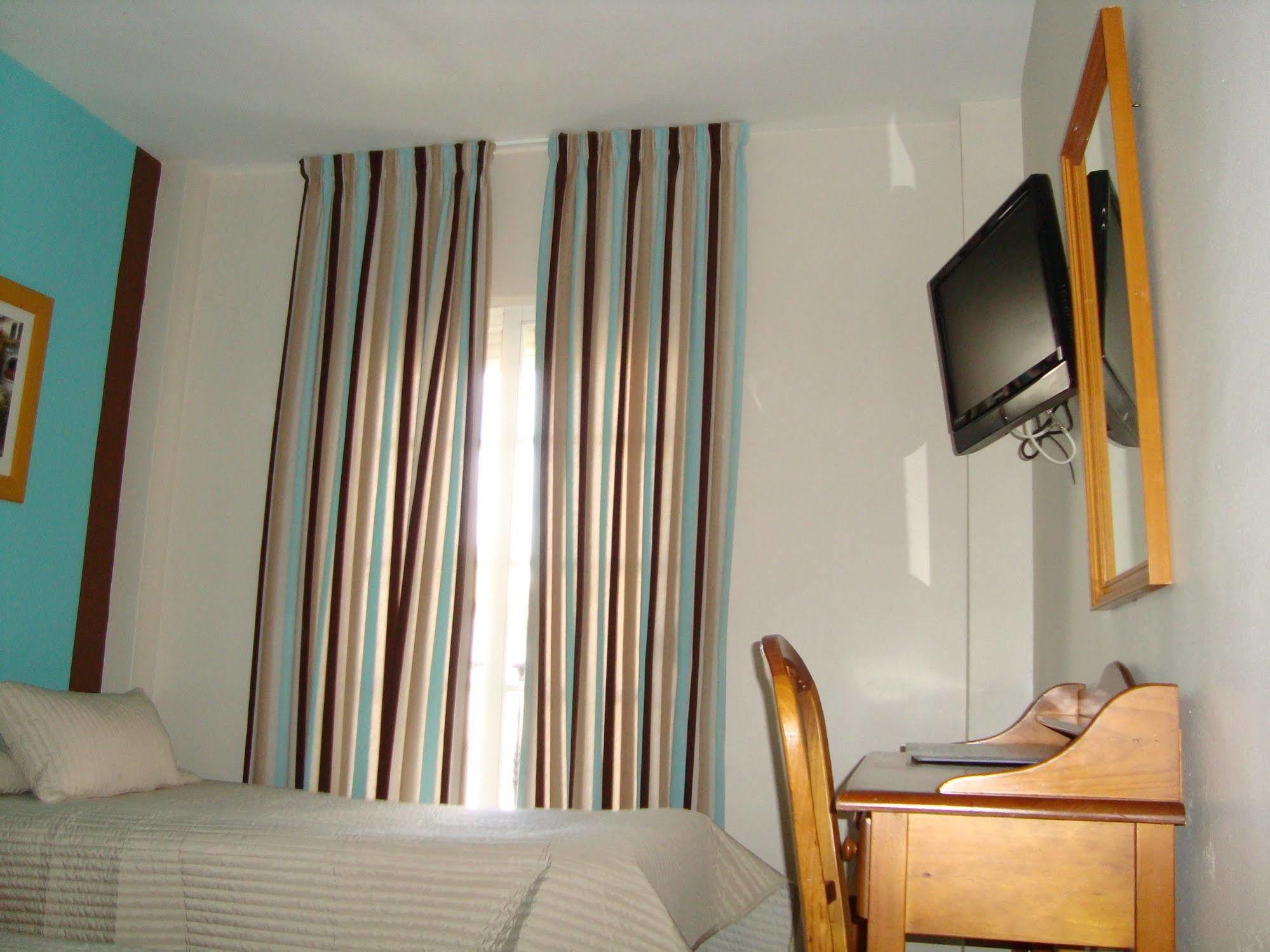 Hotel Marbella Фуeнхирола Екстериор снимка