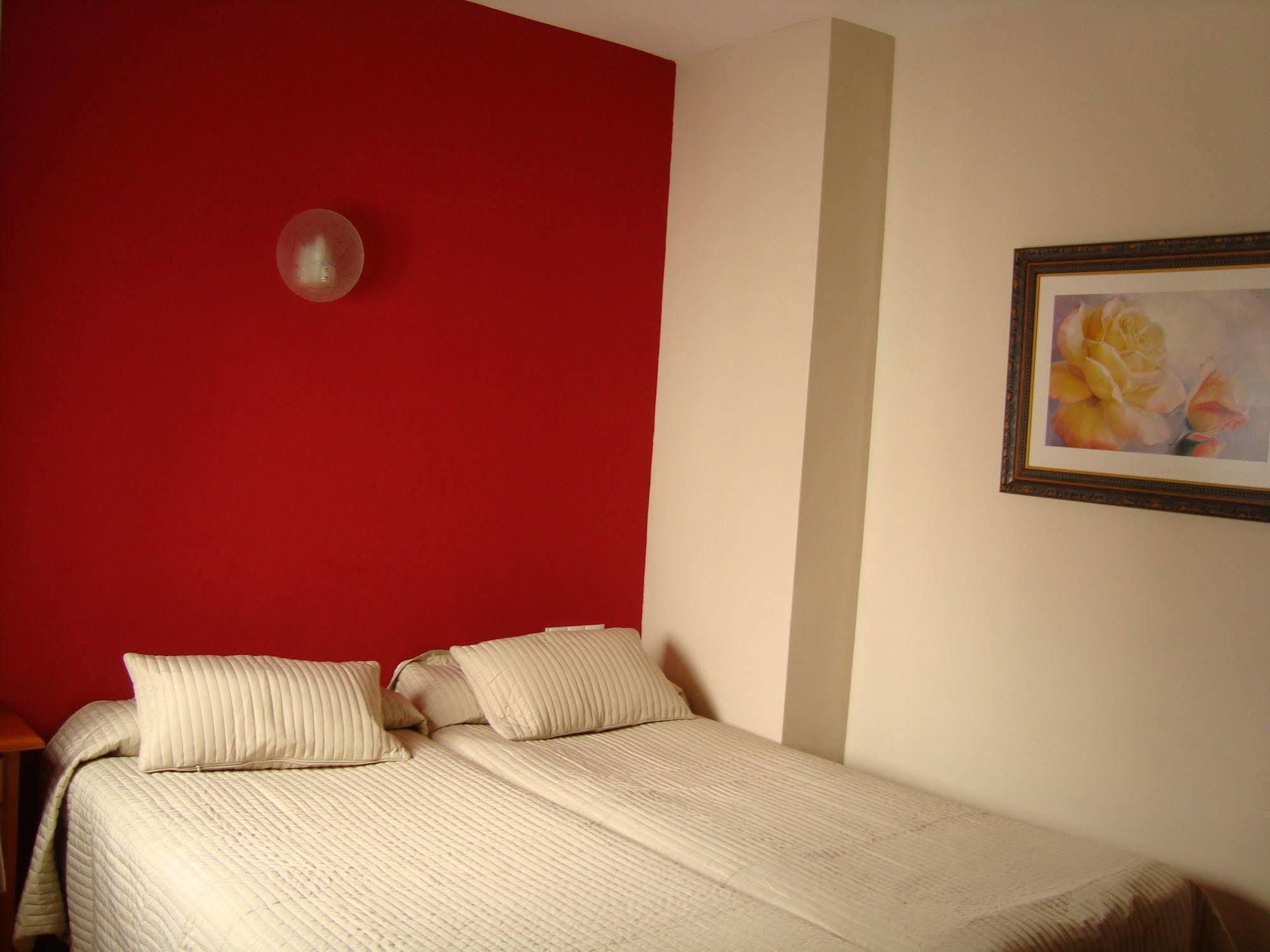 Hotel Marbella Фуeнхирола Екстериор снимка