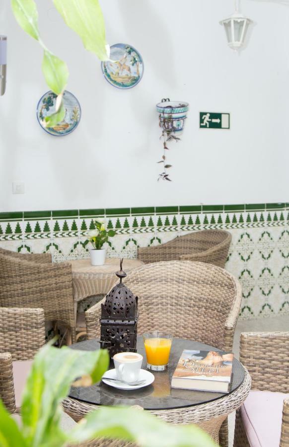 Hotel Marbella Фуeнхирола Екстериор снимка
