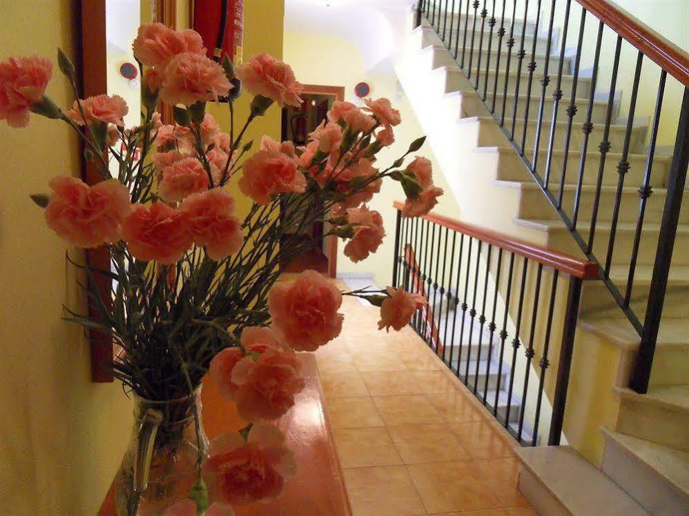 Hotel Marbella Фуeнхирола Екстериор снимка